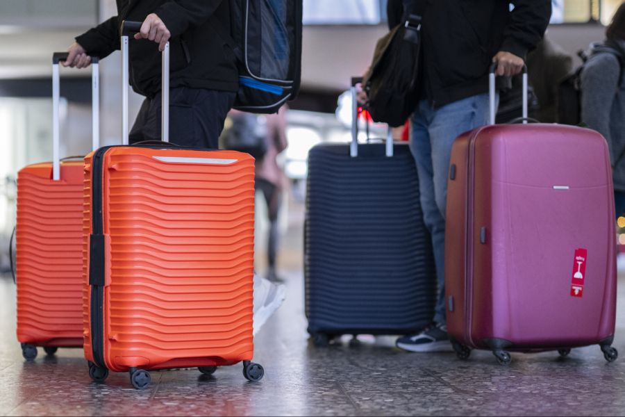 Wegen versteckter Zusatzkosten reisen auch Personen mit viel Gepäck auf der Schiene günstiger.