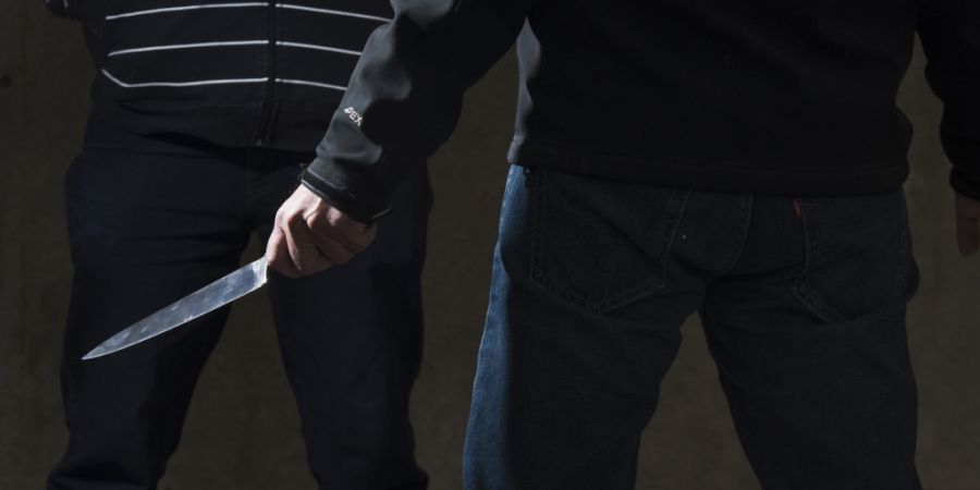 Der Mann verletzte seinen 77-jährigen Vater mit mehreren Messerstichen tödlich. (Symbolbild)