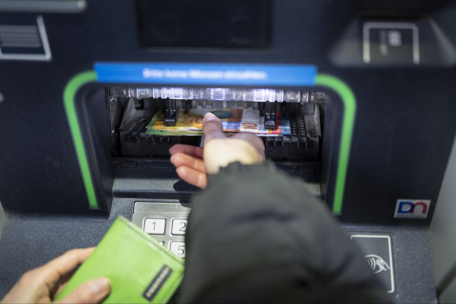 Der Anteil der Menschen, die sich ein Leben ohne Bargeld vorstellen können, nimmt ab. (Symbolbild)