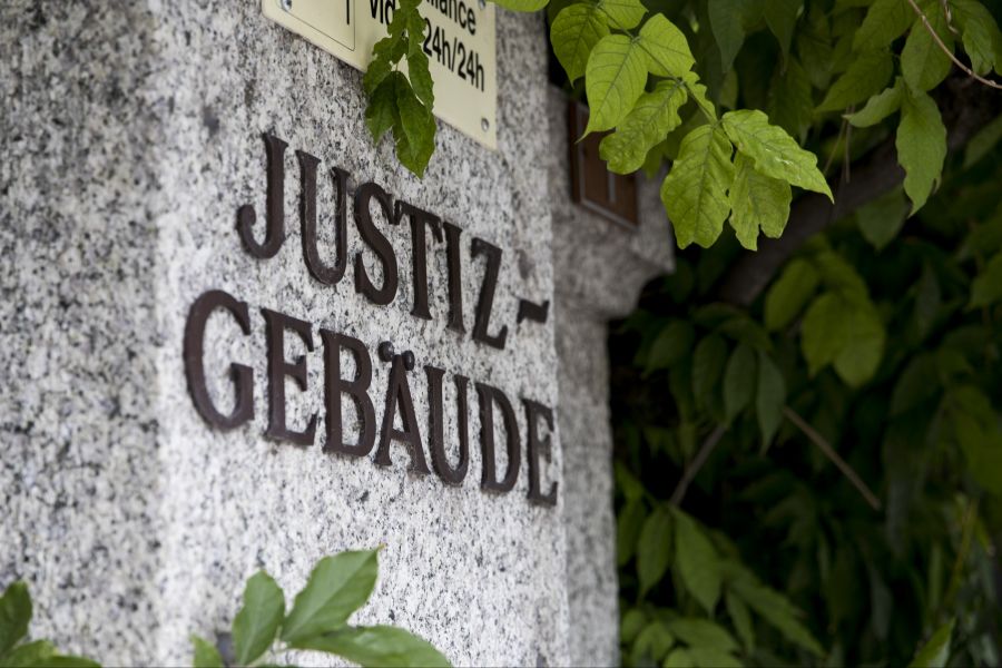 Nun nimmt das Kantonsgericht die Staatsanwaltschaft in die Pflicht. Diese habe mögliche Pflichtverletzungen von Beteiligten und Dritten nicht geprüft. (Symbolbild)