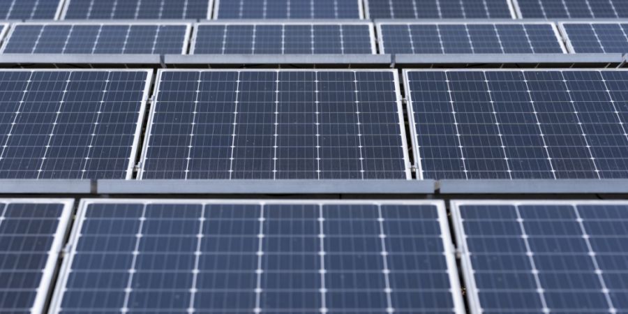 Die Stadt Bern hat die Solarstromleistung an und auf ihren Immobilien gesteigert. (Symbolbild)