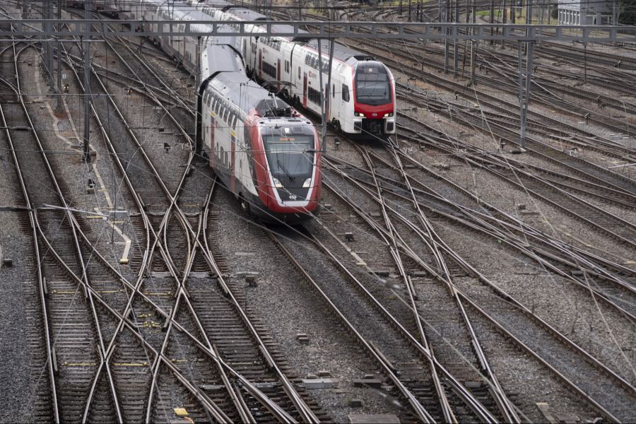 «Wir haben mit unseren Partnern weit über 30 Jahre eine entsprechende Verfügbarkeit», heisst es bei der SBB bezüglich Bahnschotter.