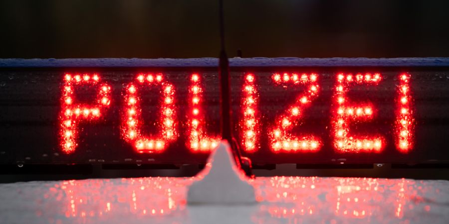 Tödlich endete am Montag ein Autounfall im Kreis 4 in Zürich. Warum der Fahrer von der Bullingerstrasse abgekommen war, blieb zunächst unklar. (Symbolbild)