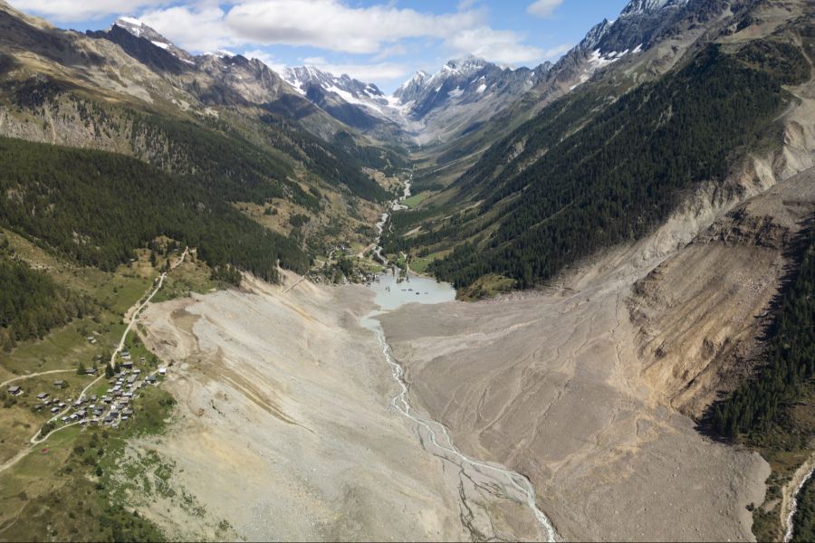 Auch in Wiler im Lötschental kostet der Quadratmeter mehr als das Doppelte der Entschädigung.