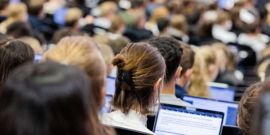 Die Stadt Bern will studierende nicht mit einem eigenen Stipendiensystem weitergehend entlasten. Das letzte Wort wird das Stadtparlament in dieser Frage haben. (Symbolbild)