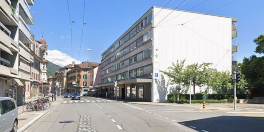 Bei der Kreuzung der Bözingen- und der Schlösslistrasse sind am Montag in Biel zwei Personen in Streit geraten. Die Polizei konnte beide vor Ort anhalten.