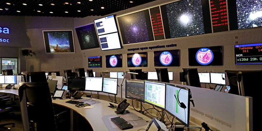 Blick in den Hauptkontrollraum mit den ersten Bildern des Weltraumteleskops Euclid im Europäischen Raumfahrtkontrollzentrum (ESA/ESOC) in Darmstadt (D) im November 2023. (Archivbild)