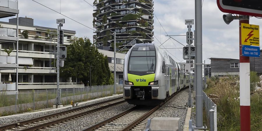 Neuer Passagierrekord: Ein Zug der BLS in Wabern BE. (Archivbild)