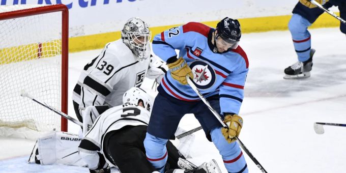 Nino Niederreiter im Dress der Winnipeg Jets. Nino Niederreiter