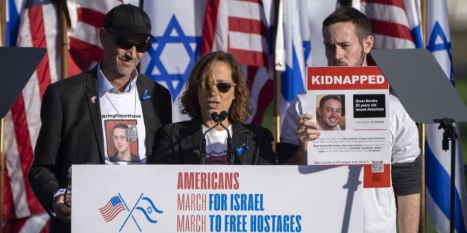 Orna Neutra hat auch schon in den USA, der Heimat ihres Sohnes, der am 7. Oktober im Dienst für die israelische Armee verschleppt worden ist, protestiert. Neutra