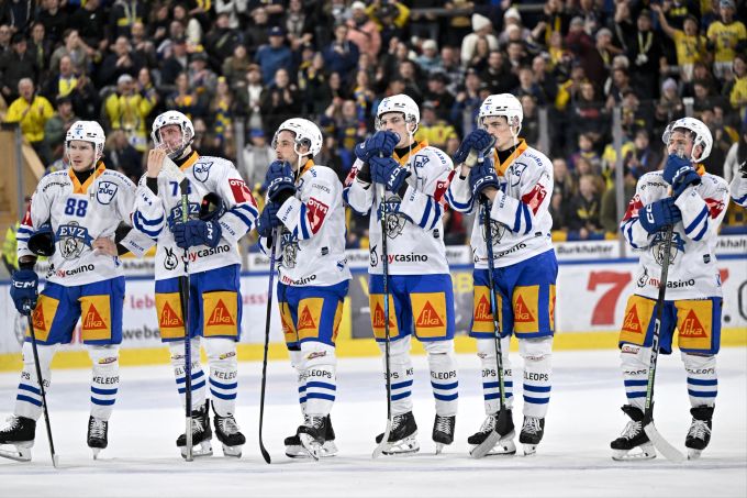 Der EV Zug kassiert nach vier Siegen wieder eine Niederlage. EV Zug HC Davos