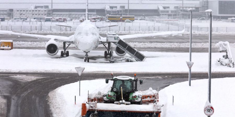 Aussergewöhnliche Umstände: Bei kurzfristigen Flugstreichungen aufgrund extremen Wetters stehen Passagieren oft keine Entschädigungszahlungen zu.