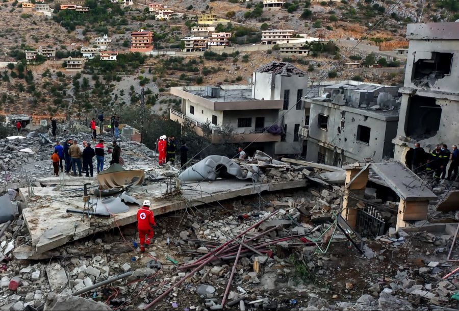 Mehr als 30'000 Menschen sind nach UN-Angaben seit Beginn der schweren israelischen Angriffe aus dem Libanon nach Syrien geflohen.