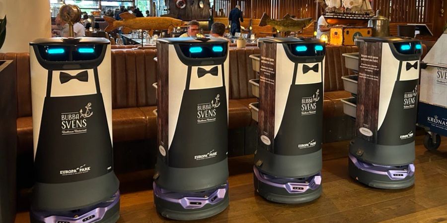 Im Hotel-Restaurant  «Kronasar» dienen vier Roboter als Abräumstation.