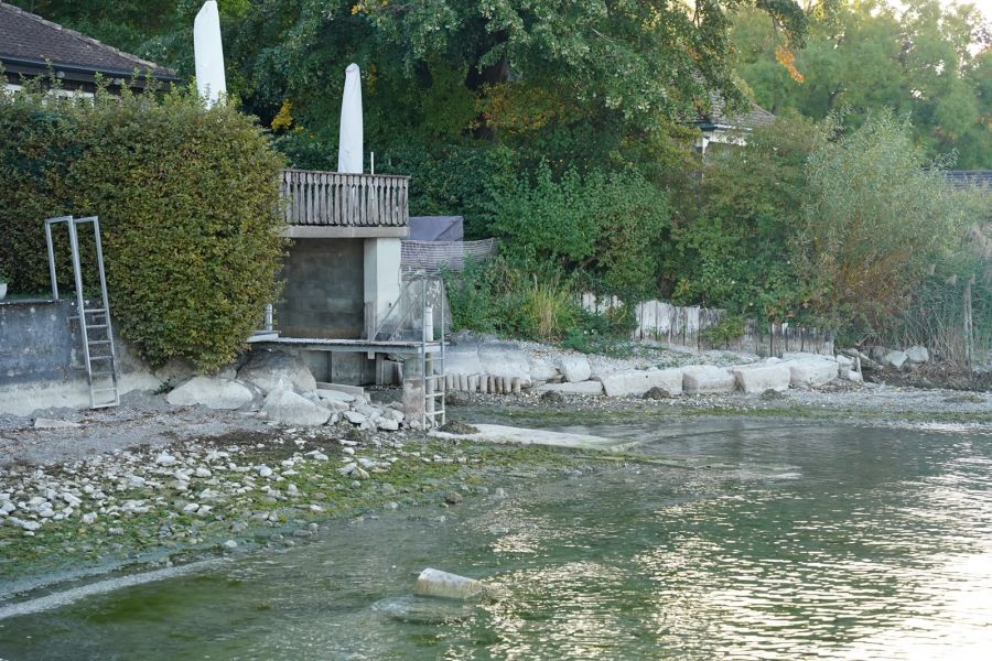 ... zeichnet sich in der Badi Feldmeilen ZH.