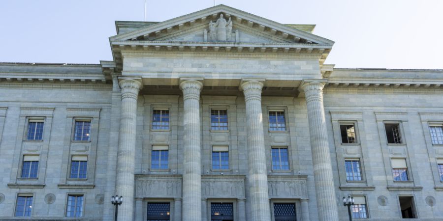 Das Bundesgericht in Lausanne hat die Beschwerde eines Arztes abgewiesen. Es folgte damit dem Obergericht des Kantons Zürich, das den Mann wegen Schändung verurteilte. (Archivbild)