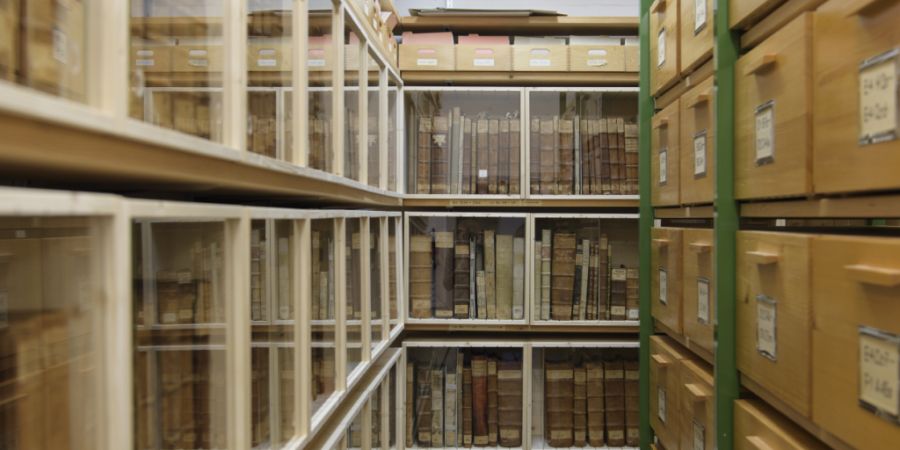 Bis Ende 2028 soll der gesamte historische Bestand des Stiftsarchivs digital gesichert sein. Blick in das Stiftsarchiv. (Archivbild)