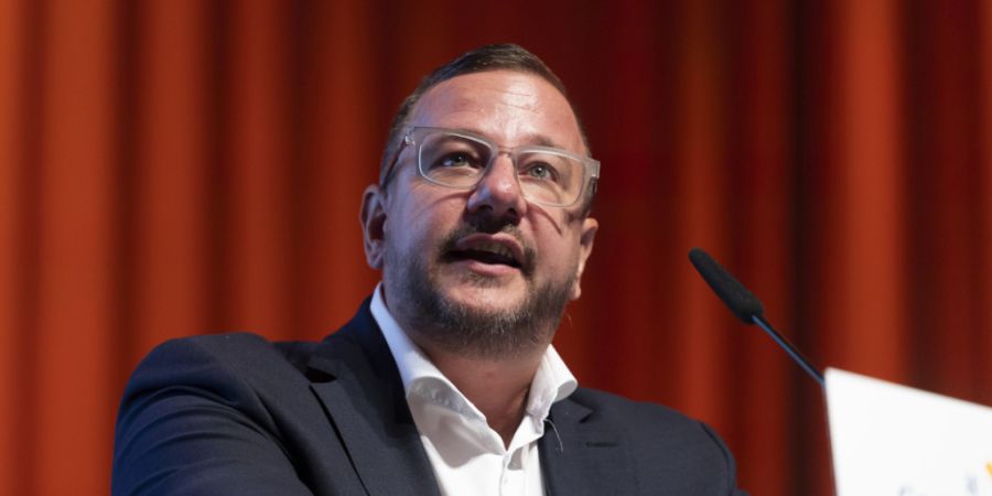 Mitte-Präsident Philipp Matthias Bregy will die Gesundheitskosten in den Griff bekommen, wie er im Interview mit dem «Blick» sagte. (Archivbild)