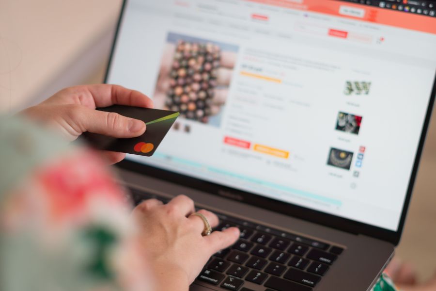 Die Migros baut die Kundenberatung vor Ort mitten im Online-Shopping-Trend aus.