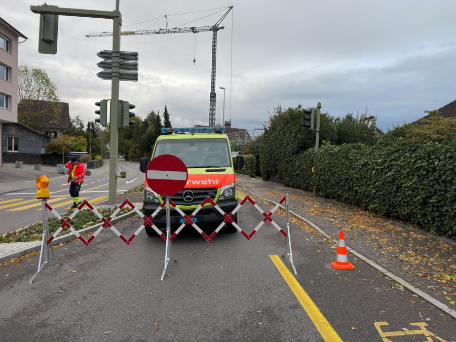 Die Feuerwehr hat die Seestrasse gesperrt.