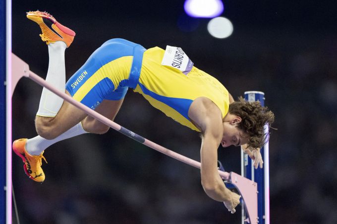 Armand Duplantis fliegt an Olympia 2024 in neue Sphären. Olympia 2024