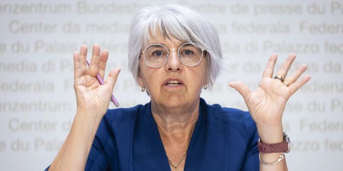 Bundesrätin Elisabeth Baume-Schneider präsentiert die Finanzierung der 13. AHV-Rente: eine noch genauer zu bestimmende Erhöhung der Mehrwertsteuer. Elisabeth Baume-Schneider 13. AHV-Rente