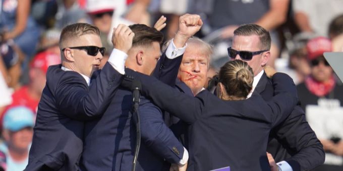 Donald Trump überlebte ein Attentat nur mit viel Glück und einer kleinen Kopfbewegung zum richtigen Zeitpunkt. (Archivbild) Donald Trump
