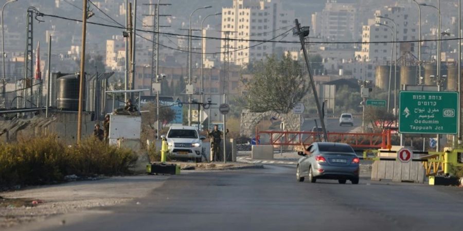 Ein israelischer Kontrollpunkt südlich von Nablus