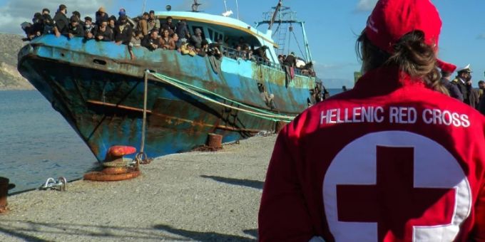 Das Flüchtlingsboot nach seiner Bergung Das Flüchtlingsboot nach seiner Bergung