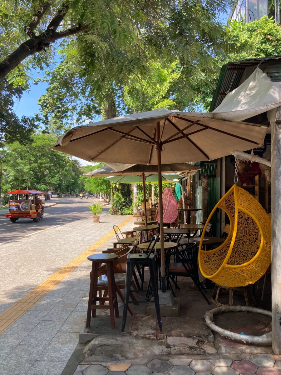 Bürgersteig Café Siem Reap Kambodscha