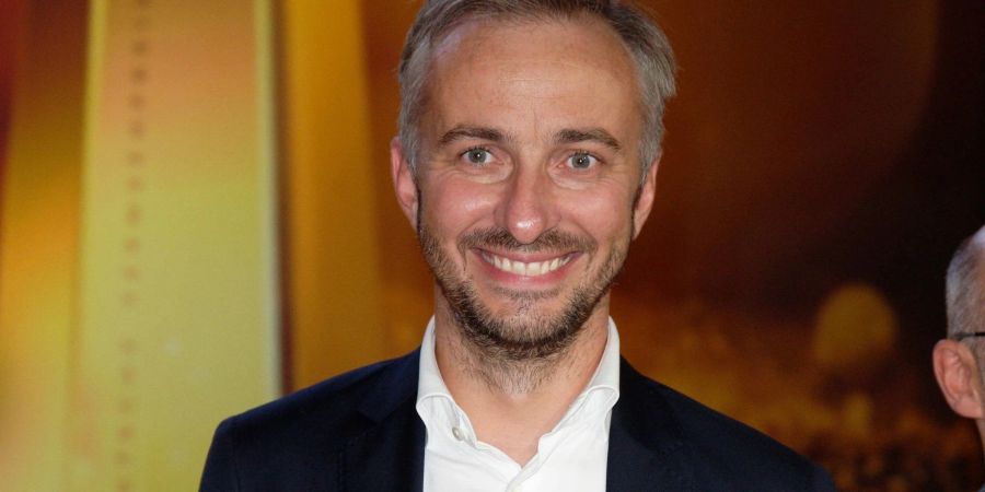 Der Satiriker Jan Böhmermann bleibt dem ZDF treu.