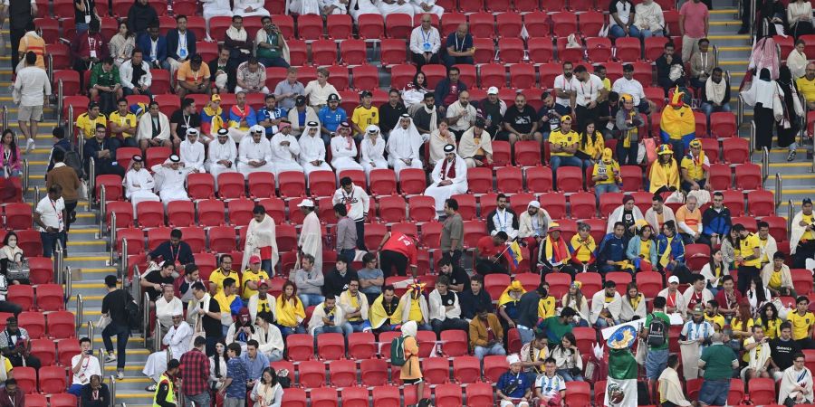 Zahlreiche Zuschauer verliessen schon vor Spielende das Stadion.