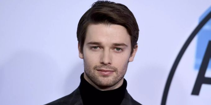 Patrick Schwarzenegger posiert für ein Bild. arnold schwarzenegger