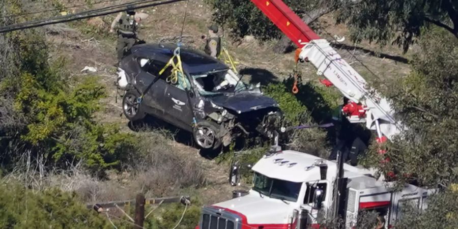 Nach dem Unfall des Golf-Stars Tiger Woods untersucht die Polizei den Datenschreiber im Auto. (Archivbild)