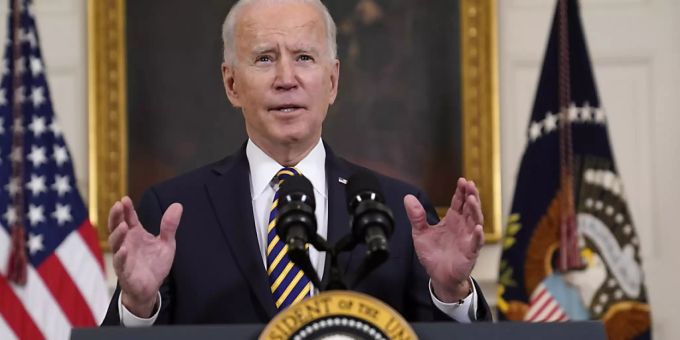 dpatopbilder - Joe Biden, Präsident der USA, spricht im State Dining Room des Weissen Hauses über Lieferketten in den USA. Foto: Evan Vucci/AP/dpa dpatopbilder - Joe Biden, Präsident der USA, spricht im State Dining Room des Weissen Hauses über Lieferketten in den USA. Foto: Evan Vucci/AP/dpa