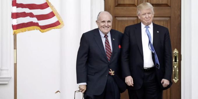 Donald Trump (re.) mit Star-Anwalt Rudy Giuliani. Donald Trump Rudy Giuliani