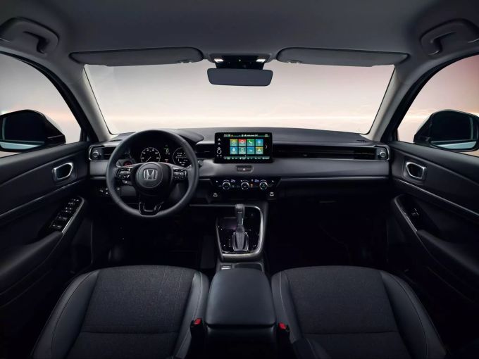 Innen überzeugt der Honda HR-V durch gutes Raumangebot und klares Design Hondy HR-V