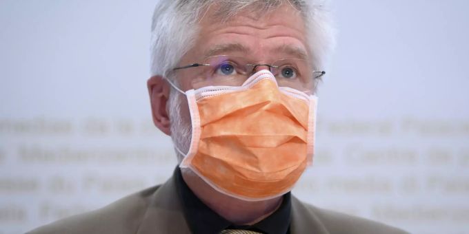 Rudolf Hauri, Kantonsarzt Zug, Präsident der Vereinigung der Kantonsärztinnen und Kantonsärzte, spricht an einem Point de Presse mit Fachexperten des Bundes zur Corona-Pandemie Covid-19, am Dienstag, 2. März 2021. Rudof Hauri