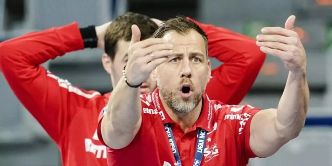 Flensburgs Trainer Maik Machulla muss nicht mit seinem Team nach Szeged reisen. Foto: Uwe Anspach/dpa Flensburgs Trainer Maik Machulla muss nicht mit seinem Team nach Szeged reisen. Foto: Uwe Anspach/dpa