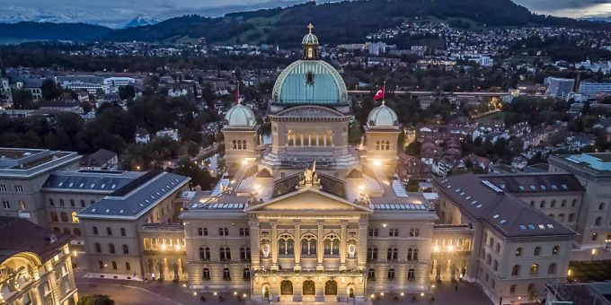 Im Bundeshaus behandeln National- und Ständerat in den nächsten drei Wochen zahlreiche umstrittene Dossiers - von Corona, über die AHV bis zur Landwirtschaft. (Archivbild) Im Bundeshaus behandeln National- und Ständerat in den nächsten drei Wochen zahlreiche umstrittene Dossiers - von Corona, über die AHV bis zur Landwirtschaft. (Archivbild)