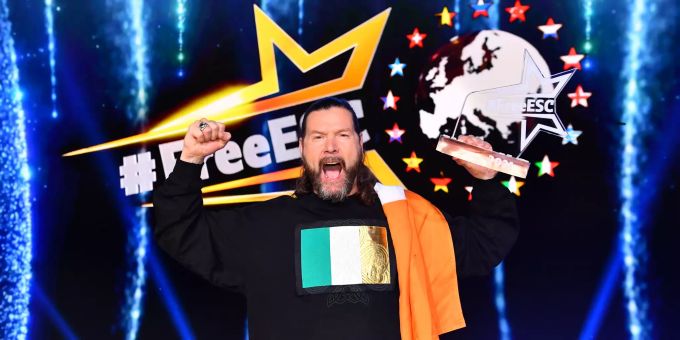 Musiker Rea Garvey, der für sein Heimatland Irland antrat, jubelt nach seinem Sieg beim «Free European Song Contest 2021». Eurovision Song Contest