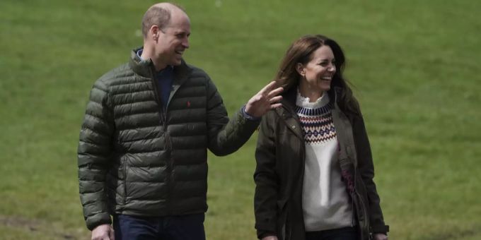 Prinz William und Herzogin Kate haben gute Laune bei ihrem Besuch auf dem Bauernhof. catherine, Duchess of Cambridge