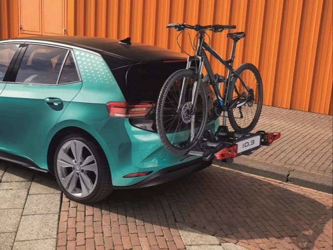 Nicht nur für E-Autos wie den Volkswagen ID.3, sondern auch für schwere E-Bikes hat Ihre AMAG Garagen den passenden Veloträger AMAG Ferien-Check
