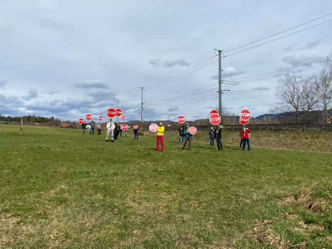 In Bubikon findet eine Stop-Schild-Aktion statt. bubikon