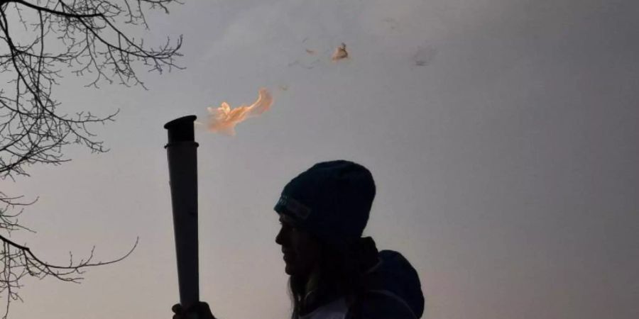 Alle 47 Präfekturen Japans sollen beim Fackellauf angesteuert werden, bevor das Feuer im Olympiastadion in Tokio entfacht wird. Foto: Gabriel Monnet/KEYSTONE/dpa