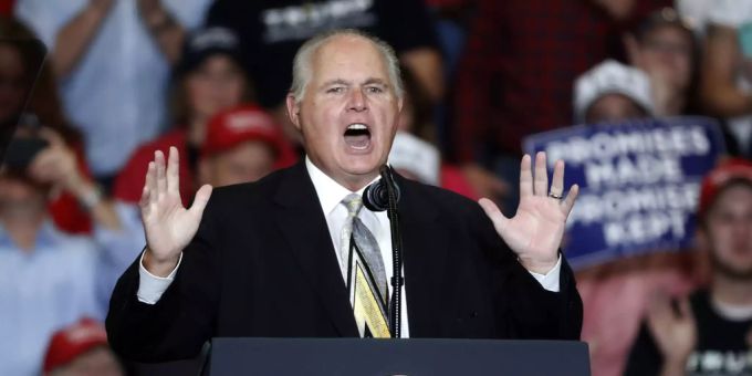 Rush Limbaugh wurde als konservativer Radiomoderator berühmt. rush limbaugh