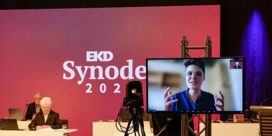 Die Philosophiestudentin Anna-Nicole Heinrich ist bei der 13. EKD-Generalsynode zur neuen Präses gewählt worden. Foto: Jens Schulze/EKD/dpa