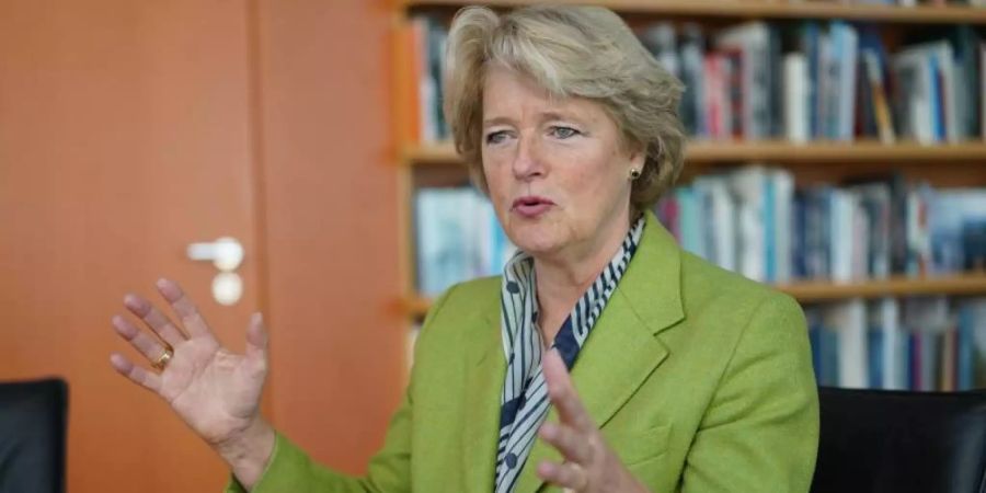 Die Kilturstaatsministerin Monika Grütters (CDU) will nun ebenfalls einen Strukturfonds zur Rettung der Kulturszene. Foto: Jörg Carstensen/dpa