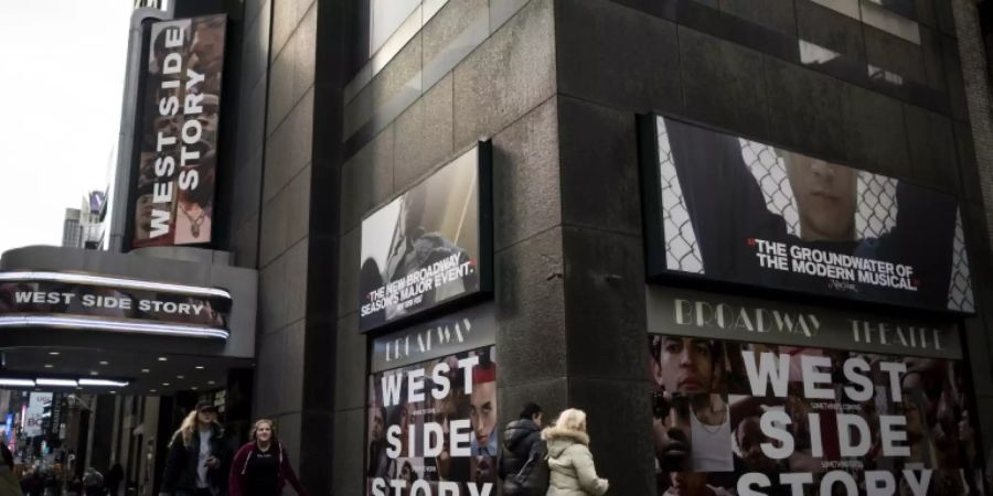 Plakat für «West Side Story» am Broadway Theatre