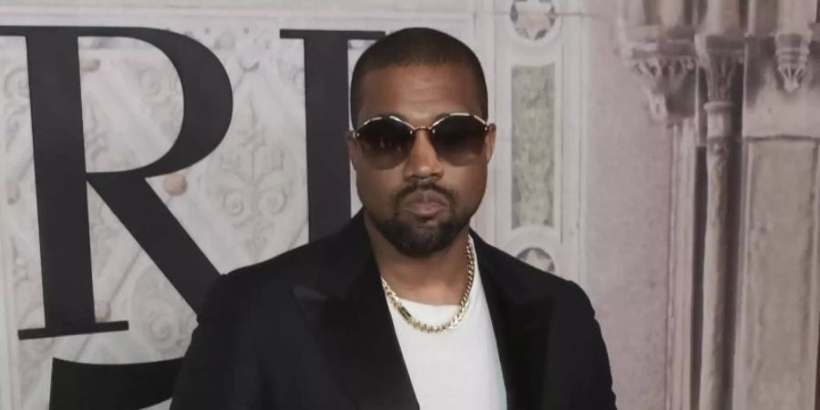 Der US-Rapper Kanye West hat nach dem gewaltsamen Tod des Afroamerikaners George Floyd eine Millionenspende für schwarze Opfer von Gewalt angekündigt. Foto: Brent N. Clarke/Invision/AP/dpa